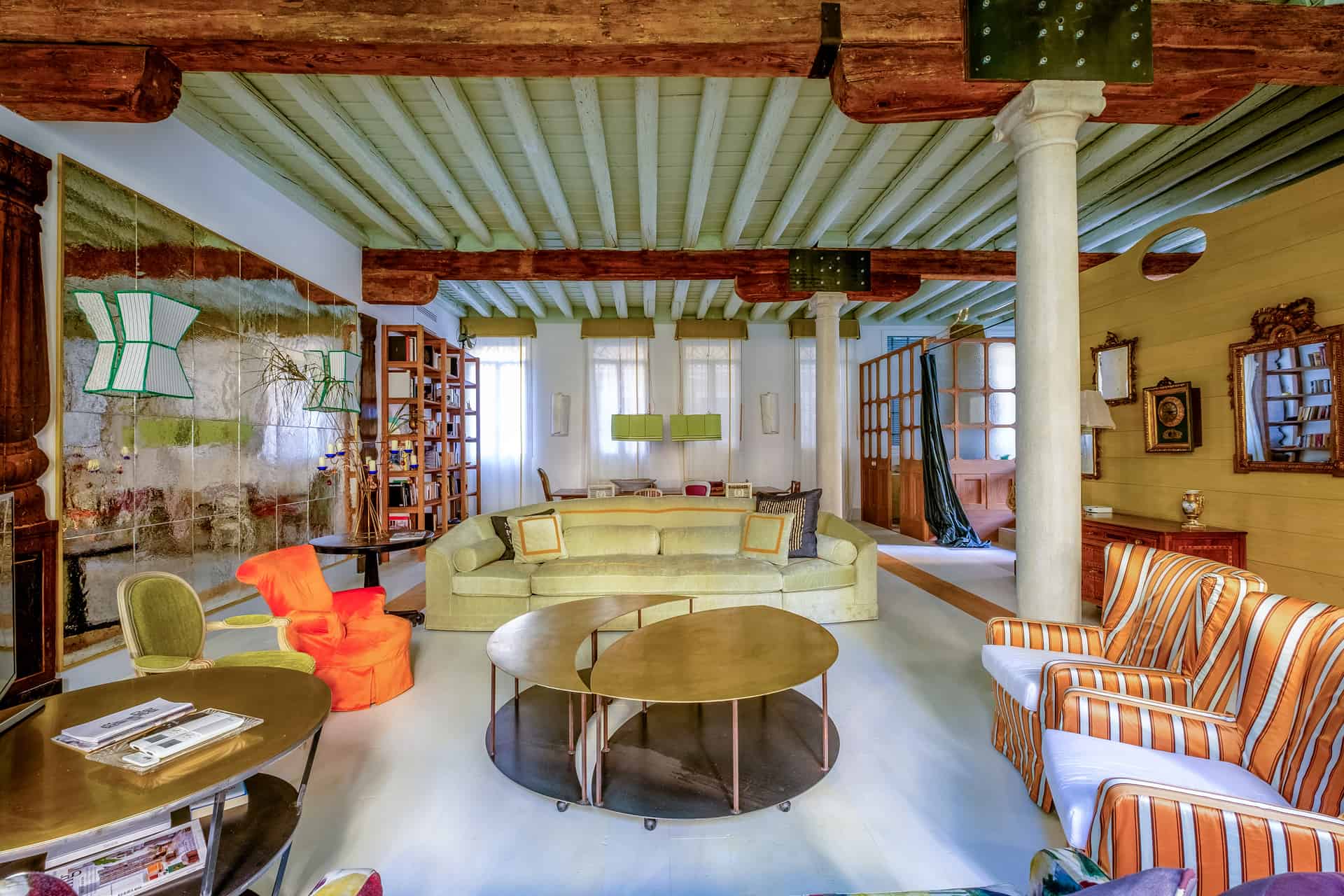 Large and luminous living room with designer furnishing - Ca' del Ramo d'Oro Apartment