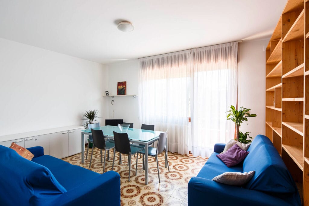 Lightful living room with balcony - Calmo SX 2 Levi Apartment