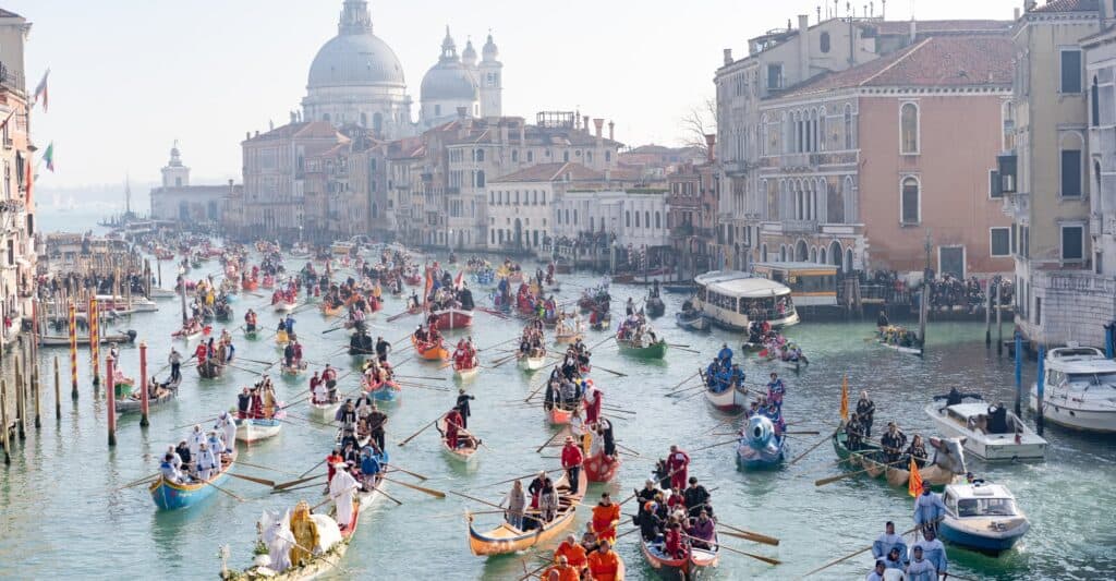 Carnevale di Venezia 2025: Una Celebrazione di Storia, Amore e Magia