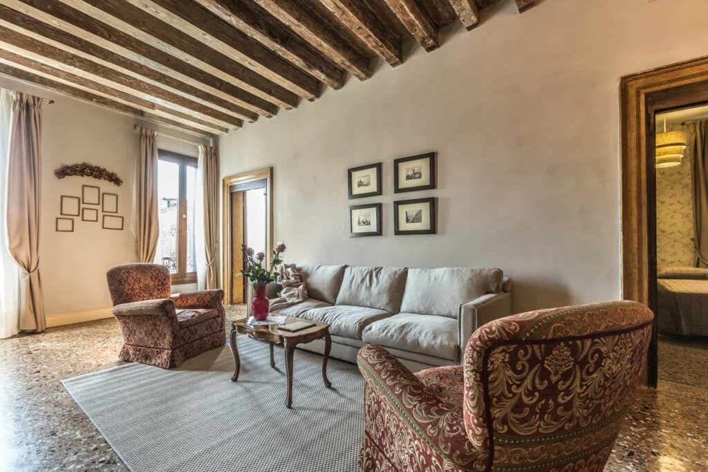 Palazzina Canal Apartment