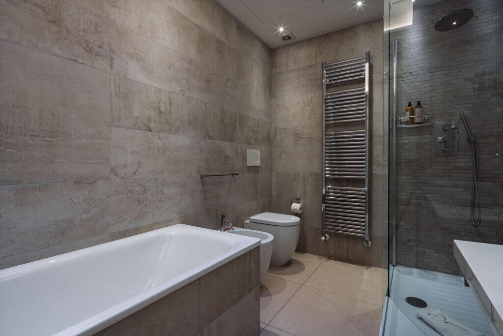 Bathroom with modern shower - Ca' Barbarina 1