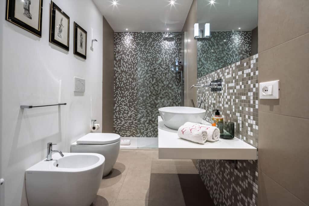 Bathroom with modern shower - Ca' Barbarina 1